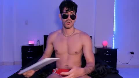 Snapshot of bbbeachboy chatting on 01.04.25 Valentino online show from 01.04.25