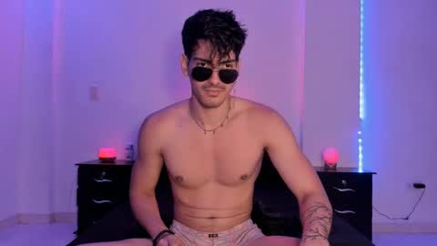 Snapshot of bbbeachboy chatting on 01.05.25 Valentino online show from 01.05.25