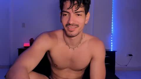 Snapshot of bbbeachboy chatting on 01.10.25 Valentino online show from 01.10.25