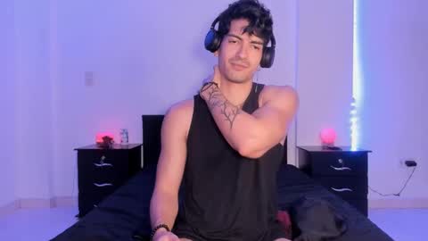 Snapshot of bbbeachboy chatting on 01.15.25 Valentino online show from 01.15.25