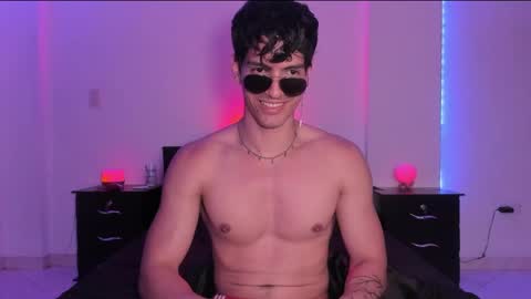 Snapshot of bbbeachboy chatting on 01.26.25 Valentino online show from 01.26.25