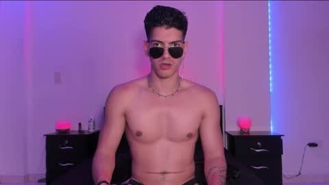 Snapshot of bbbeachboy chatting on 02.01.25 Valentino online show from 02.01.25