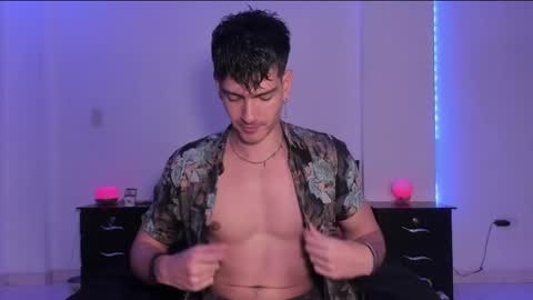 Snapshot of bbbeachboy chatting on 02.01.25 Valentino online show from 02.01.25