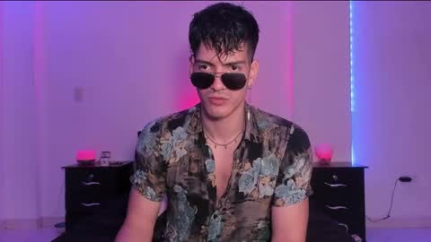 Snapshot of bbbeachboy chatting on 02.02.25 Valentino online show from 02.02.25