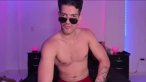 Snapshot of bbbeachboy chatting on 02.05.25 Valentino online show from 02.05.25