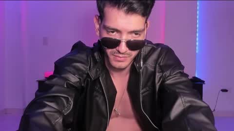 Snapshot of bbbeachboy chatting on 02.06.25 Valentino online show from 02.06.25