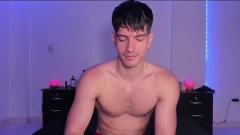 Snapshot of bbbeachboy chatting on 02.06.25 Valentino online show from 02.06.25