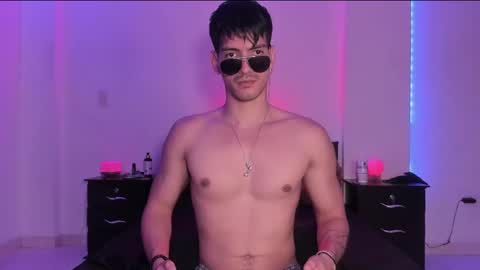 Snapshot of bbbeachboy chatting on 02.07.25 Valentino online show from 02.07.25