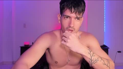 Snapshot of bbbeachboy chatting on 02.08.25 Valentino online show from 02.08.25