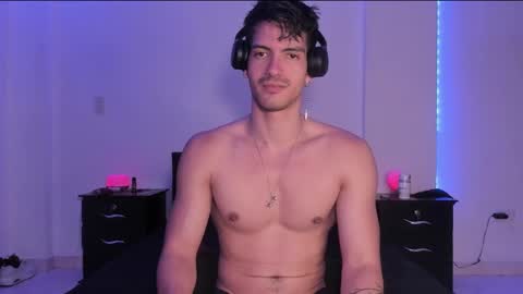 Snapshot of bbbeachboy chatting on 02.08.25 Valentino online show from 02.08.25