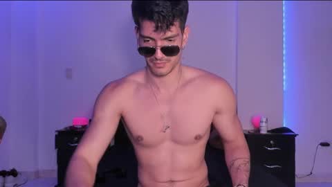 Snapshot of bbbeachboy chatting on 02.09.25 Valentino online show from 02.09.25