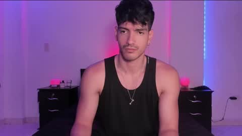 Snapshot of bbbeachboy chatting on 02.09.25 Valentino online show from 02.09.25