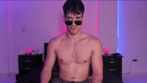 Snapshot of bbbeachboy chatting on 02.10.25 Valentino online show from 02.10.25