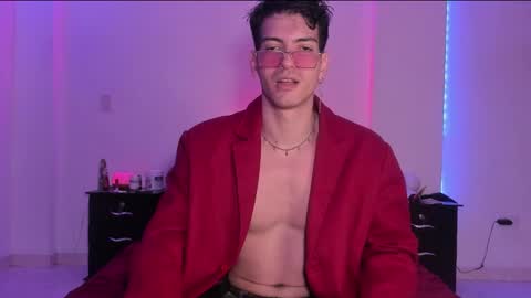 Snapshot of bbbeachboy chatting on 02.14.25 Valentino online show from 02.14.25