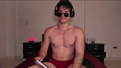 Snapshot of bbbeachboy chatting on 03.09.25 Valentino online show from 03.09.25