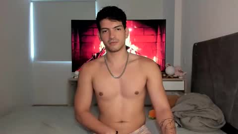 Snapshot of bbbeachboy chatting on 10.11.25 Valentino online show from 10.11.25