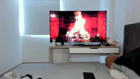 Snapshot of bbbeachboy chatting on 10.12.25 Valentino online show from 10.12.25