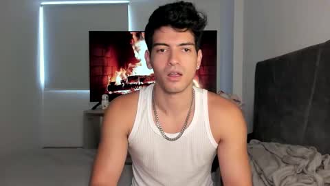 Snapshot of bbbeachboy chatting on 10.15.25 Valentino online show from 10.15.25