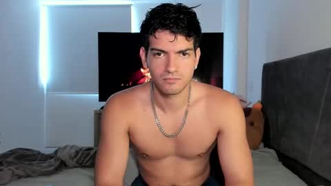 Snapshot of bbbeachboy chatting on 10.16.25 Valentino online show from 10.16.25