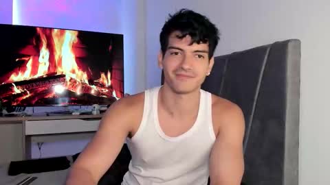 Snapshot of bbbeachboy chatting on 10.19.25 Valentino online show from 10.19.25