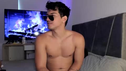 Snapshot of bbbeachboy chatting on 10.21.25 Valentino online show from 10.21.25