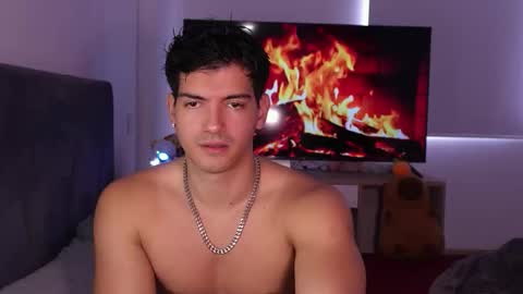 Snapshot of bbbeachboy chatting on 02.08.26 Valentino online show from 02.08.26