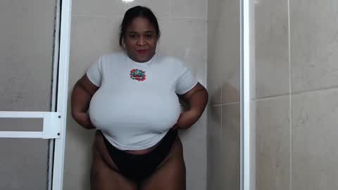 Snapshot of bbw_charlote chatting on 02.14.25 Charlote online show from 02.14.25