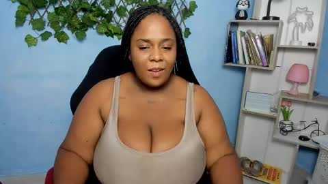 Snapshot of bbw_charlote chatting on 11.18.25 Charlote online show from 11.18.25