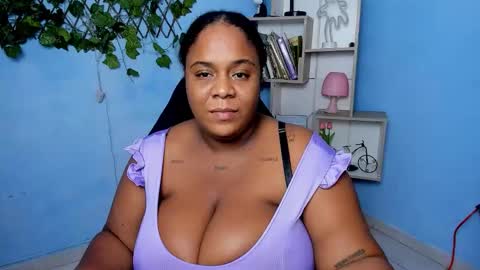 Snapshot of bbw_charlote chatting on 12.15.25 Charlote online show from 12.15.25