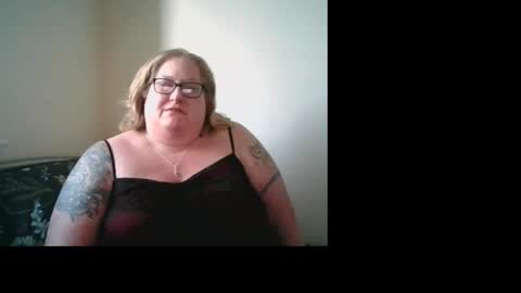 Snapshot of bbw_uk100 chatting on 03.28.26 Twisted Desire Submission online show from 03.28.26