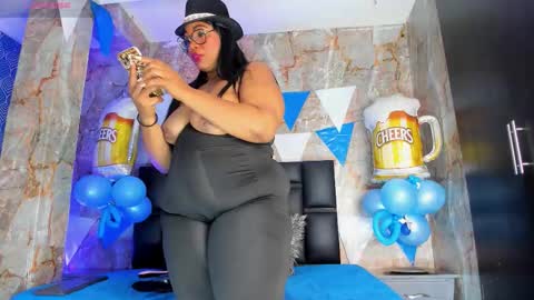 Snapshot of bbwlatina01 chatting on 09.29.25 Bbwlatina01 online show from 09.29.25