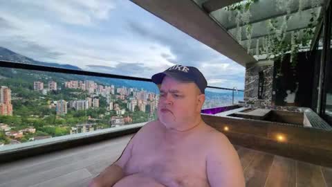 Snapshot of bear4muscle chatting on 01.13.26 Dookie online show from 01.13.26