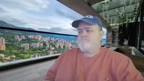 Snapshot of bear4muscle chatting on 01.31.26 Dookie online show from 01.31.26