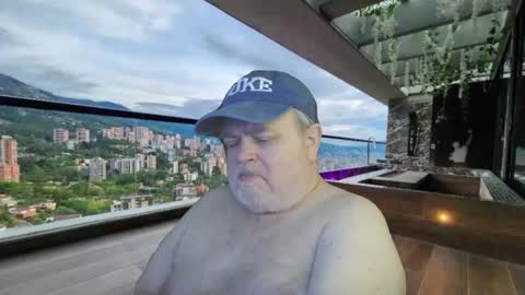 Snapshot of bear4muscle chatting on 03.29.26 Dookie online show from 03.29.26