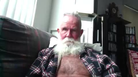 Snapshot of beardbushy chatting on 11.12.25 beardbushy online show from 11.12.25