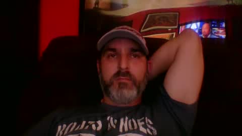 Snapshot of beardedambition chatting on 09.10.25 beardedambition online show from 09.10.25