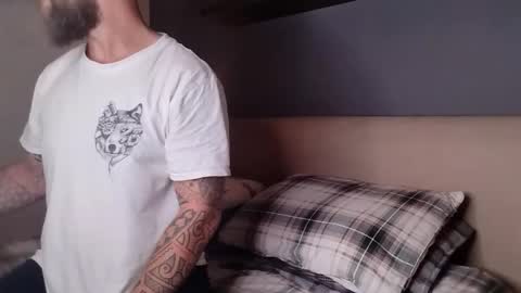 Snapshot of beardedtattedguy chatting on 10.19.25 beardedtattedguy online show from 10.19.25