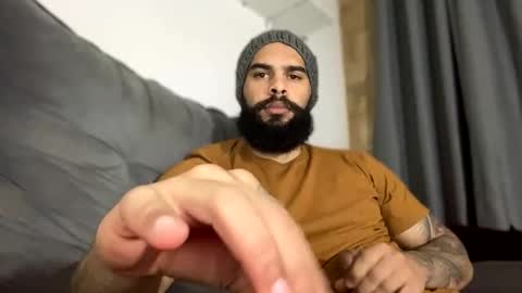 Snapshot of beardmax chatting on 09.15.25 Min online show from 09.15.25