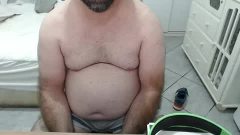 Snapshot of beastbearmg chatting on 10.05.25 beastbearmg online show from 10.05.25