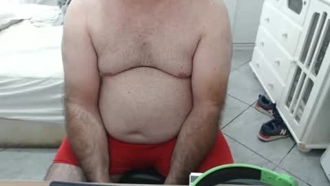 Snapshot of beastbearmg chatting on 10.08.25 beastbearmg online show from 10.08.25