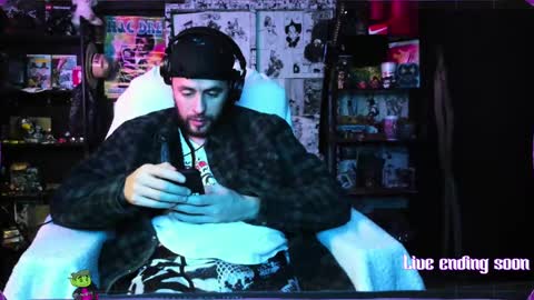 Snapshot of beastbxy chatting on 12.18.24 beast bxy online show from 12.18.24