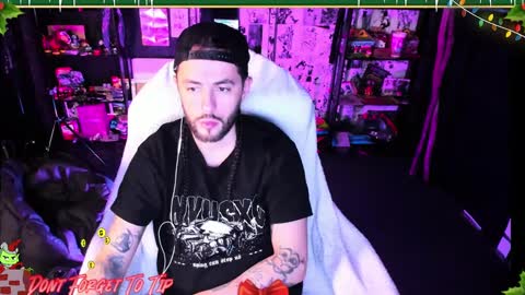 Snapshot of beastbxy chatting on 12.21.24 beast bxy online show from 12.21.24