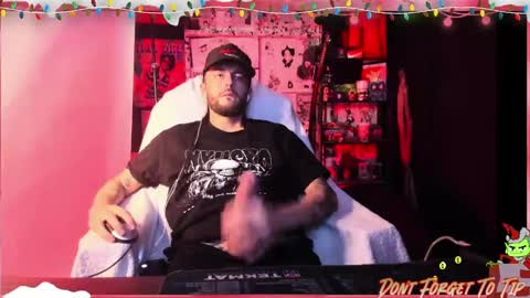 Snapshot of beastbxy chatting on 12.22.24 beast bxy online show from 12.22.24