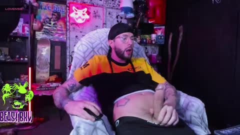 Snapshot of beastbxy chatting on 03.11.25 beast bxy online show from 03.11.25