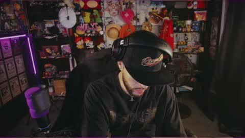 Snapshot of beastbxy chatting on 09.22.25 beast bxy online show from 09.22.25