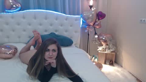 Snapshot of beataangel chatting on 02.19.25 beataangel online show from 02.19.25