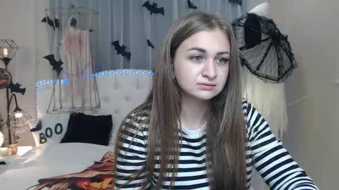 Snapshot of beataangel chatting on 10.21.25 beataangel online show from 10.21.25