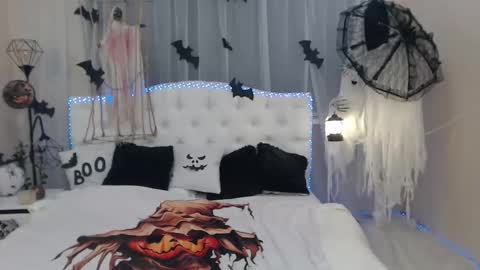 Snapshot of beataangel chatting on 10.22.25 beataangel online show from 10.22.25