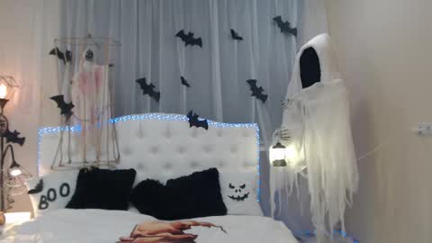 Snapshot of beataangel chatting on 10.26.25 beataangel online show from 10.26.25