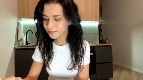 Snapshot of beatriceesmond chatting on 10.11.25 Katie online show from 10.11.25